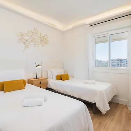 - Marina Banus, Puerto Banus, 2br Modern, Parking & Pool Apartment Marbella