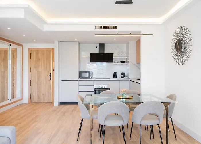 Apartment - Marina Banus, Puerto Banus, 2br Modern, Parking & Pool Marbella