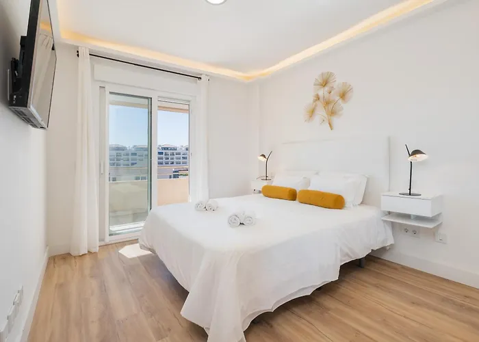 - Marina Banus, Puerto Banus, 2br Modern, Parking & Pool Apartment Marbella