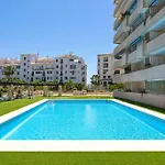 - Marina Banus, Puerto Banus, 2br Modern, Parking & Pool Διαμέρισμα *