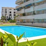 - Marina Banus, Puerto Banus, 2br Modern, Parking & Pool Διαμέρισμα