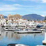 - Marina Banus, Puerto Banus, 2br Modern, Parking & Pool Διαμέρισμα *