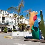 - Marina Banus, Puerto Banus, 2br Modern, Parking & Pool Διαμέρισμα *