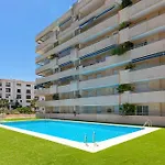 - Marina Banus, Puerto Banus, 2br Modern, Parking & Pool * Μαρμπέλλα