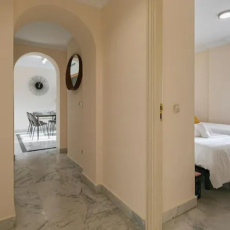 Marbella Home Rentals - Marina Banus, Puerto Banus, 2Br Modern, Parking & Pool 아파트