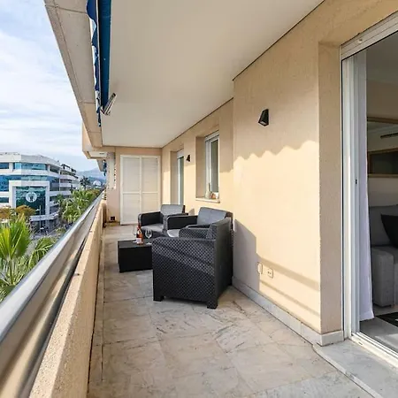 - Marina Banus, Puerto Banus, 2br Modern, Parking & Pool