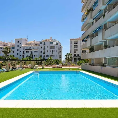 Marbella Home Rentals - Marina Banus, Puerto Banus, 2Br Modern, Parking & Pool 아파트 *