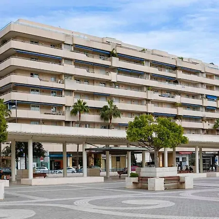 Marbella Home Rentals - Marina Banus, Puerto Banus, 2Br Modern, Parking & Pool