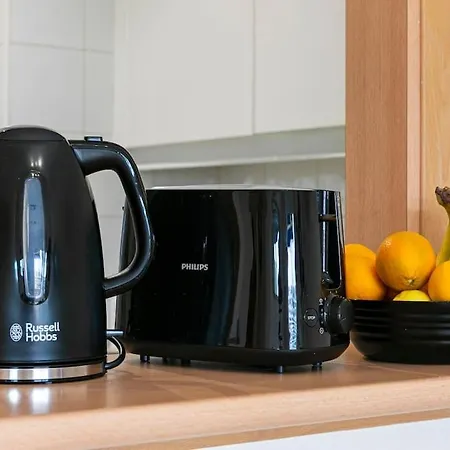 Marbella Home Rentals - Marina Banus, Puerto Banus, 2Br Modern, Parking & Pool