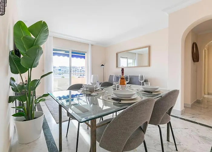 Apartament - Marina Banus, Puerto Banus, 2br Modern, Parking & Pool