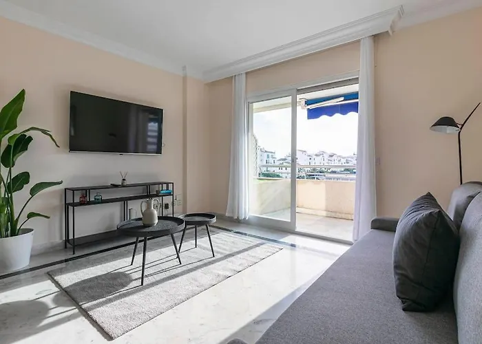 - Marina Banus, Puerto Banus, 2br Modern, Parking & Pool