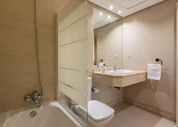 Apartament - Marina Banus, Puerto Banus, 2br Modern, Parking & Pool