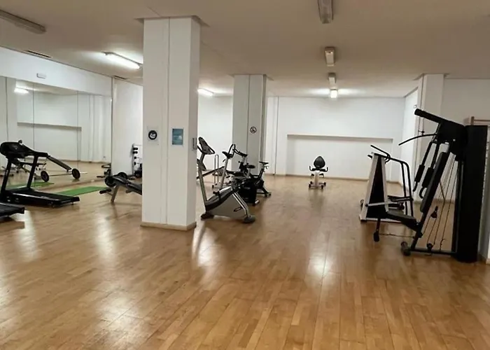 - Marina Banus, Puerto Banus, 2br Modern, Parking & Pool *