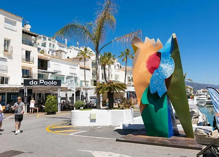 - Marina Banus, Puerto Banus, 2br Modern, Parking & Pool Apartment *