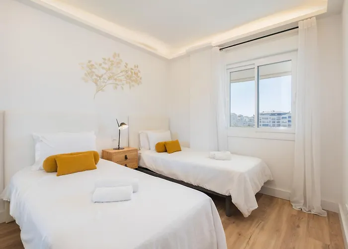 - Marina Banus, Puerto Banus, 2br Modern, Parking & Pool Apartment Marbella