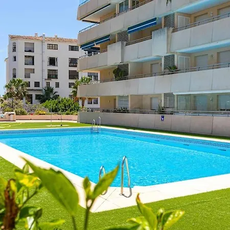 - Marina Banus, Puerto Banus, 2br Modern, Parking & Pool 公寓