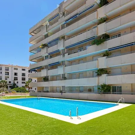 - Marina Banus, Puerto Banus, 2br Modern, Parking & Pool * 马尔韦利亚