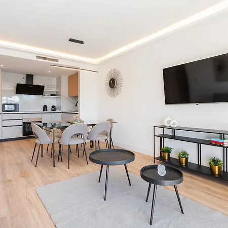 - Marina Banus, Puerto Banus, 2br Modern, Parking & Pool Appartamento *