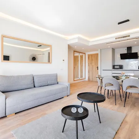 - Marina Banus, Puerto Banus, 2br Modern, Parking & Pool * Marbella