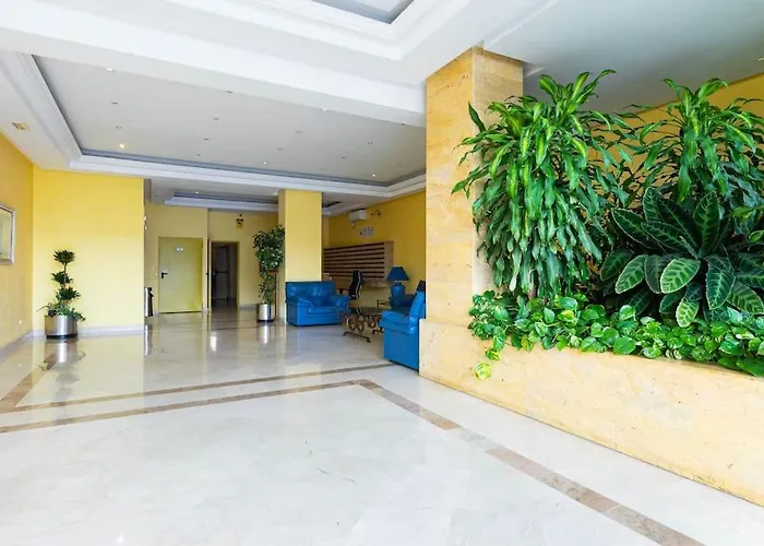 - Marina Banus, Puerto Banus, 2br Modern, Parking & Pool