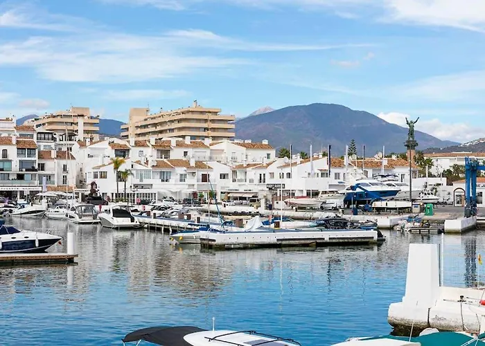 - Marina Banus, Puerto Banus, 2br Modern, Parking & Pool Apartament *