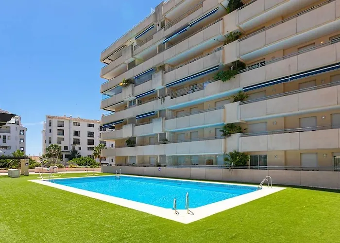 - Marina Banus, Puerto Banus, 2br Modern, Parking & Pool * Marbella