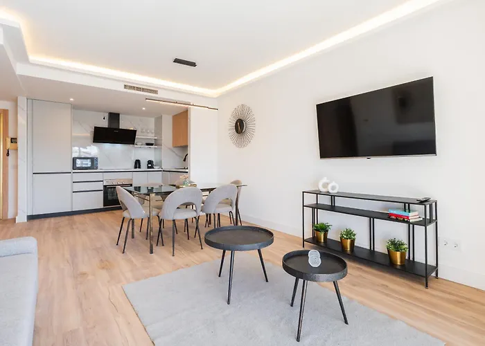 - Marina Banus, Puerto Banus, 2br Modern, Parking & Pool Appartamento *