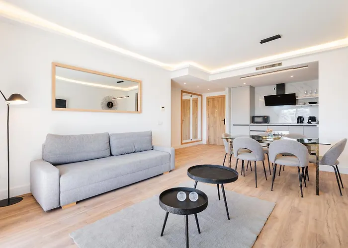 - Marina Banus, Puerto Banus, 2br Modern, Parking & Pool * Marbella