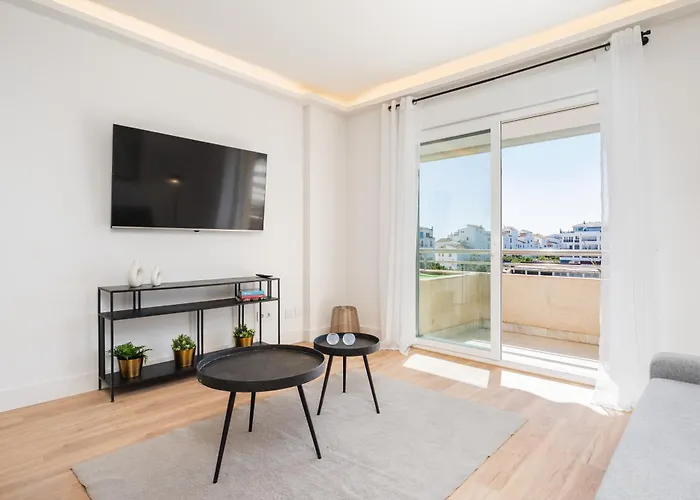 Apartament - Marina Banus, Puerto Banus, 2br Modern, Parking & Pool