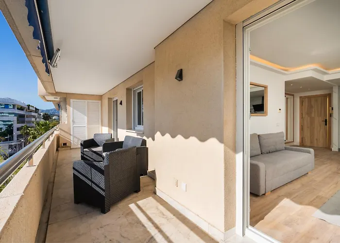 - Marina Banus, Puerto Banus, 2br Modern, Parking & Pool Marbella