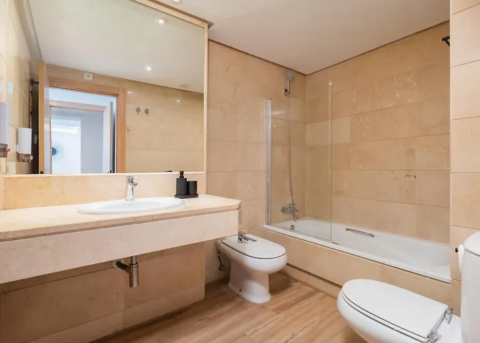 - Marina Banus, Puerto Banus, 2br Modern, Parking & Pool Marbella