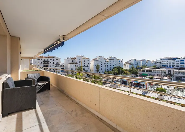 - Marina Banus, Puerto Banus, 2br Modern, Parking & Pool