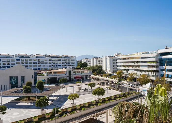 - Marina Banus, Puerto Banus, 2br Modern, Parking & Pool Marbella