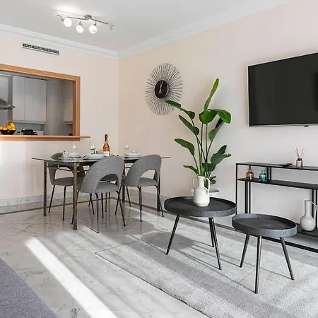 Luminous apartment in Puerto Banús, Marbella Apartamento Marbella