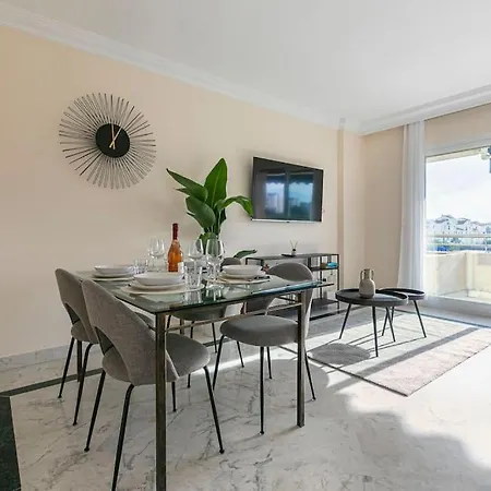 Luminous apartment in Puerto Banús, Marbella Apartamento