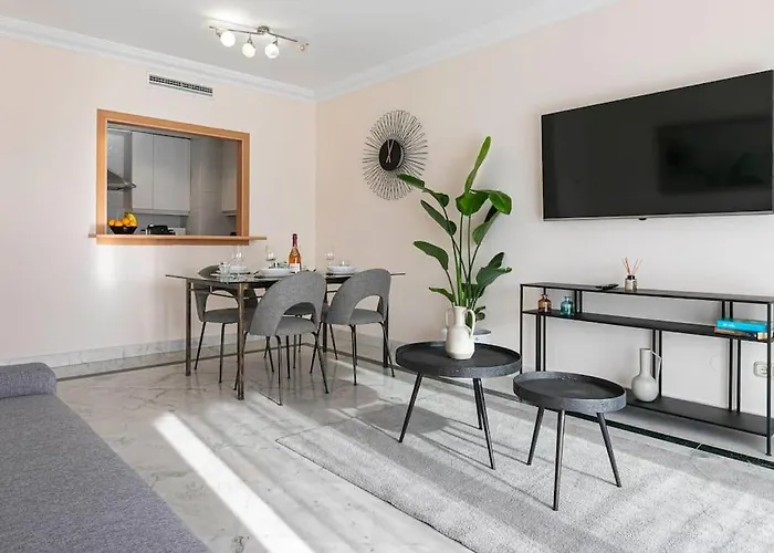 - Marina Banus, Puerto Banus, 2br Modern, Parking & Pool Апартаменти Марбелья