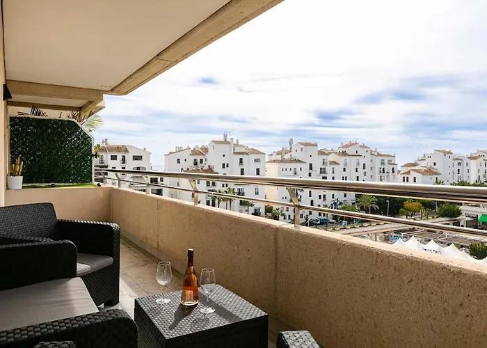 - Marina Banus, Puerto Banus, 2br Modern, Parking & Pool * Марбелья