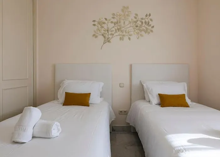 Апартаменти - Marina Banus, Puerto Banus, 2br Modern, Parking & Pool *