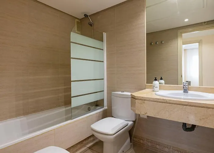 Апартаменти - Marina Banus, Puerto Banus, 2br Modern, Parking & Pool *