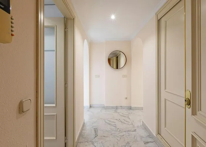 - Marina Banus, Puerto Banus, 2br Modern, Parking & Pool * Марбелья