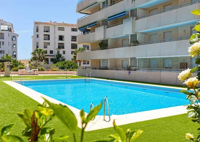 - Marina Banus, Puerto Banus, 2br Modern, Parking & Pool Апартаменти
