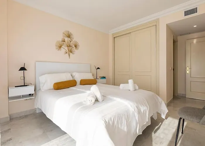 - Marina Banus, Puerto Banus, 2br Modern, Parking & Pool * Марбелья