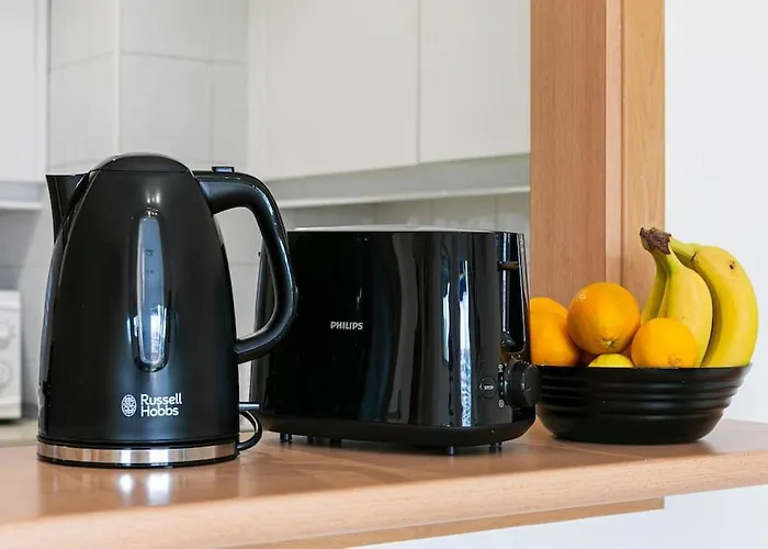 - Marina Banus, Puerto Banus, 2br Modern, Parking & Pool