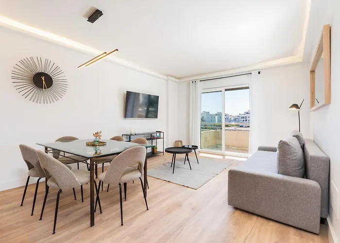 - Marina Banus, Puerto Banus, 2br Modern, Parking & Pool Апартаменти Марбелья